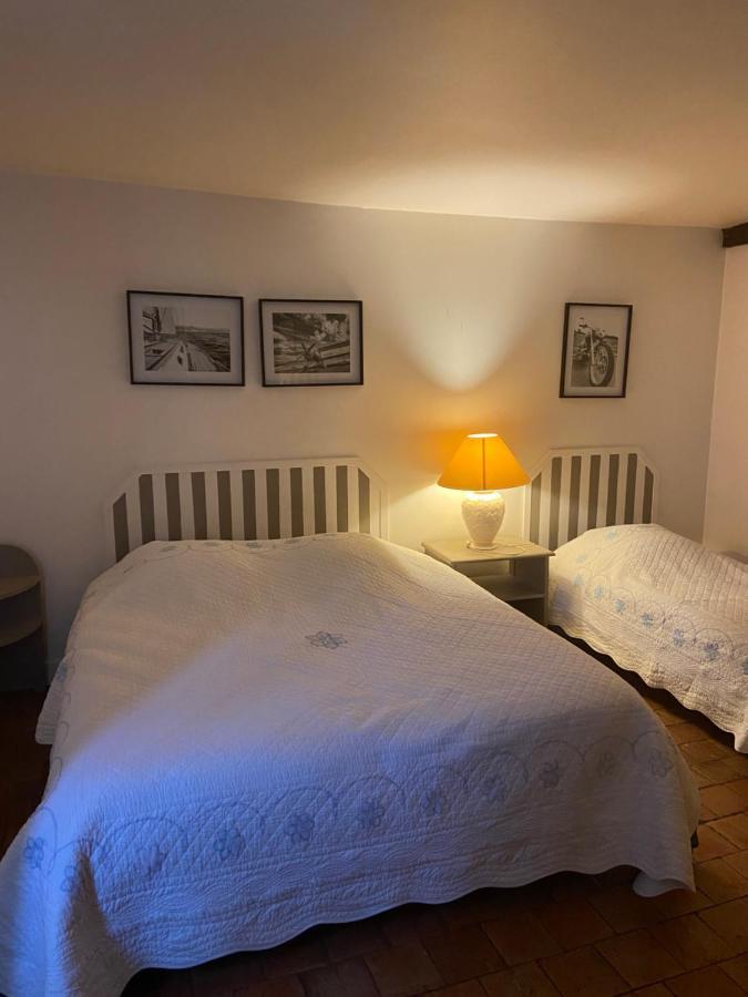 Gites « Le Clos Saint Hilaire » Mer Luaran gambar